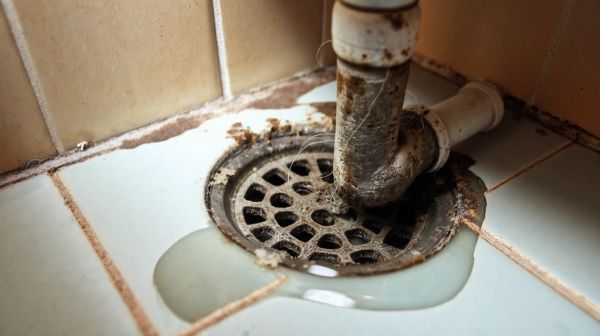 Guide pratique pour détecter une fuite de canalisation en Gironde